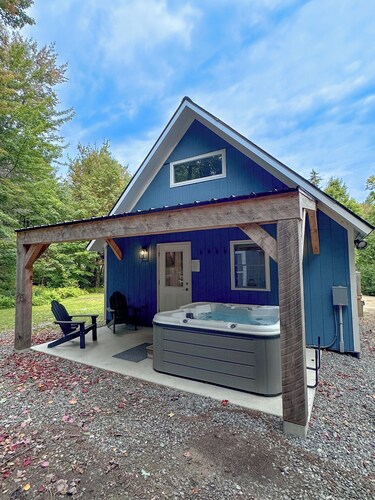 Brand New, Private Home w/ Nordic Hot Tub- Just 1/2 mile to Jay Peak Resort