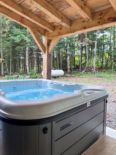 Brand New, Private Home w/ Nordic Hot Tub- Just 1/2 mile to Jay Peak Resort