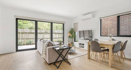 StayAU Modern 4BR TH Bayswater