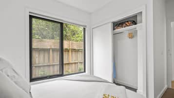 4 bedrooms, iron/ironing board, travel crib, free WiFi