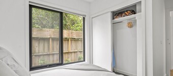 StayAU Modern 4BR TH Bayswater