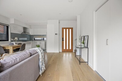 StayAU Modern 4BRM TH Bayswater