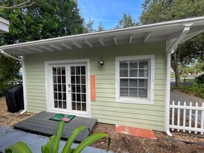 Exterior detail - Green Turtle B - Stuart Cottage (Stuart)
