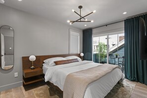 3 bedrooms, desk, iron/ironing board, free WiFi