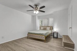 Room - Kozy Cottage: Pet Friendly + Newly Renovated Unit (College Station)