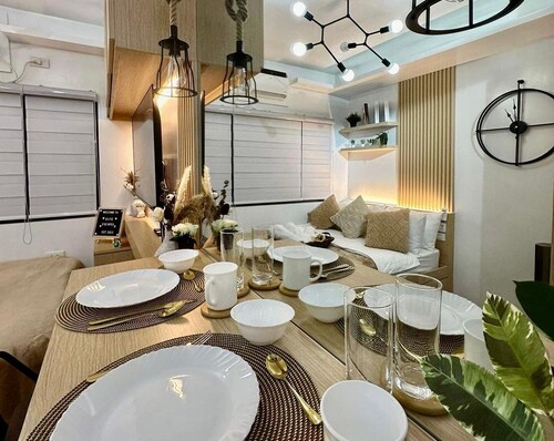 Elite Escapes/staycation in Alabang with High speed WIFI up to 200mbps +Netflix 