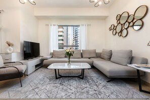 尊荣公寓, 1 间卧室, 阳台, 城市景观 | 客厅 | 46-英寸纯平电视（配备数码频道）