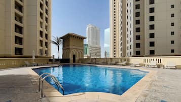 2 piscines extérieures