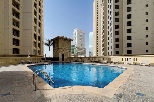 2 outdoor pools