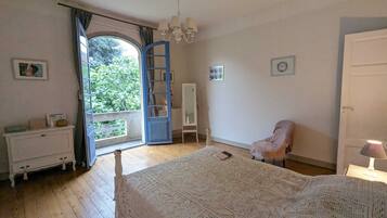 3 bedrooms, desk, iron/ironing board, WiFi