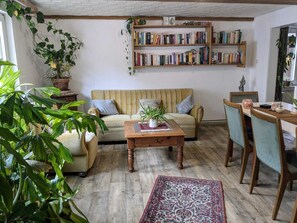 Smart TV, books, computer monitors - Apartment on the edge of the forest (Osterode am Harz)