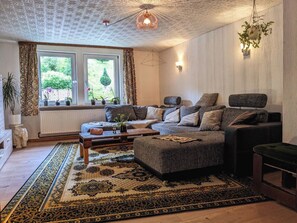 Smart TV, books, computer monitors - Apartment on the edge of the forest (Osterode am Harz)