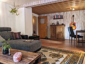 Smart TV, books, computer monitors - Apartment on the edge of the forest (Osterode am Harz)