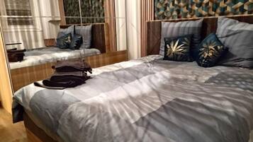 1 chambre, coffres-forts dans les chambres, bureau, lit parapluie