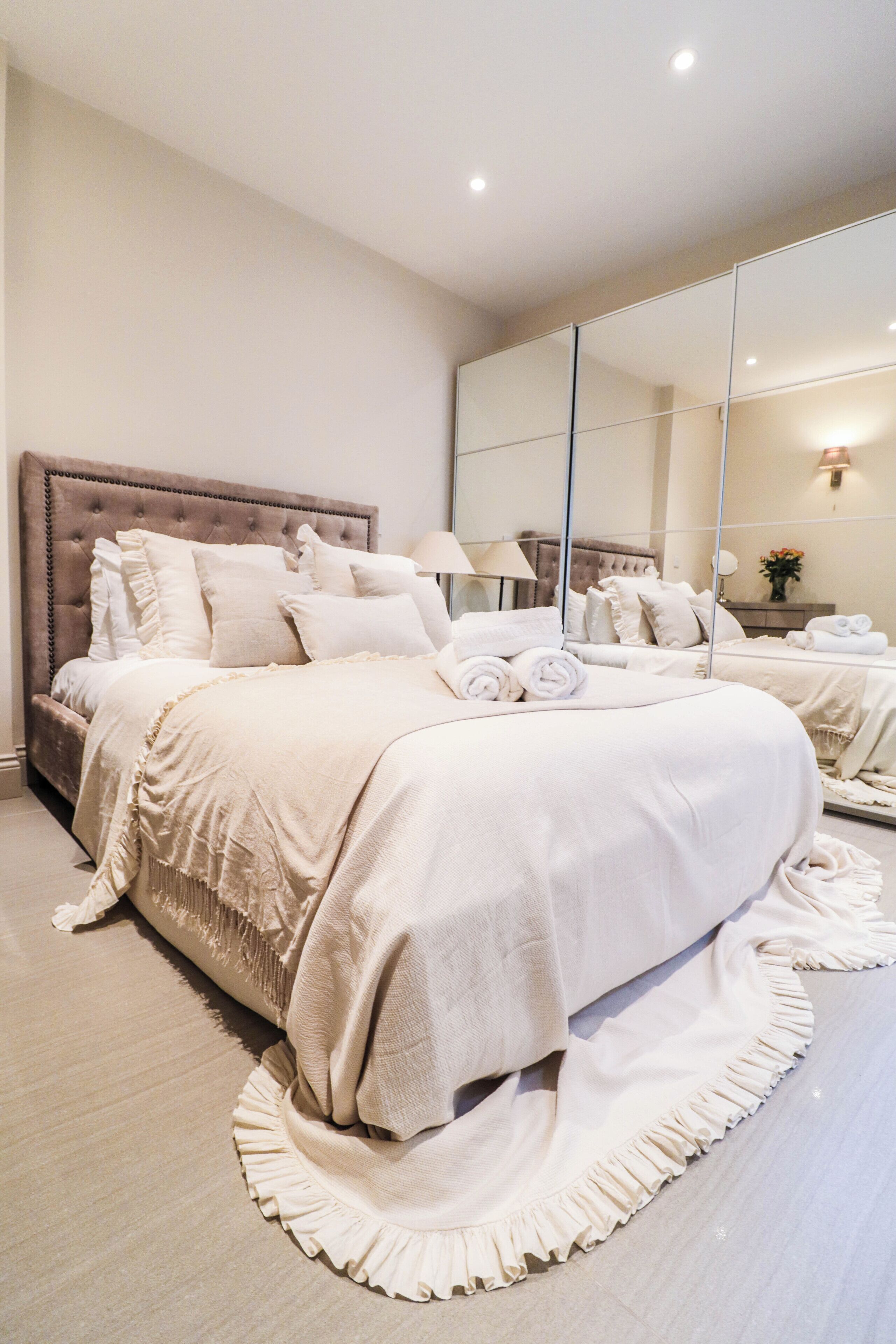 1 bedroom, bed sheets