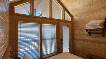 3 bedrooms, iron/ironing board, bed sheets