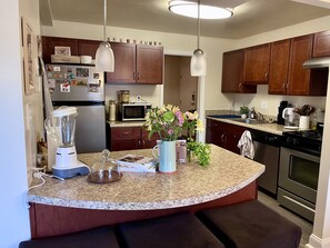 Fridge, microwave, oven, stovetop - Cozy Christmas apartment centrally located near DC, VA & MD hotspots. (Alexandria)