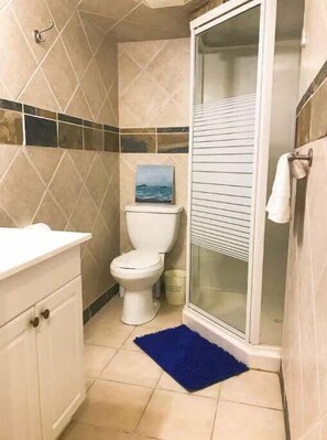Bathroom - Warm Spacious City Retreat (Richmond Hill)