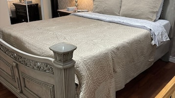 3 bedrooms, iron/ironing board, WiFi, bed sheets