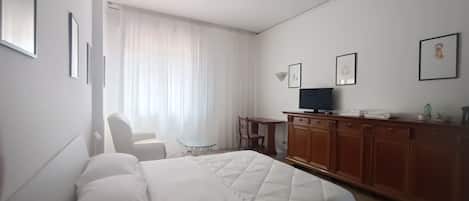 2 chambres, bureau, fer et planche à repasser, Wi-Fi gratuit