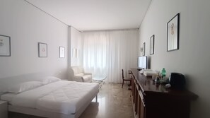 2 Schlafzimmer, Schreibtisch, Bügeleisen/Bügelbrett, kostenloses WLAN