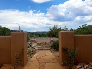 Property grounds - The Sky House Amid The Vineyards near Sedona (Cornville)