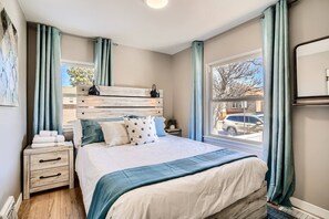 3 bedrooms, iron/ironing board, travel cot, WiFi - Olde Town Gold-3 bed/2 bath
 (Arvada)
