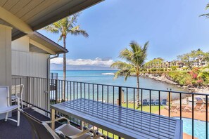 Property grounds - Luxury, Direct Ocean Front and Pool! 2 King Beds (Lahaina)