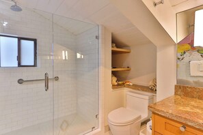 Een douche, een haardroger, handdoeken