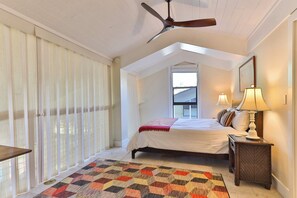 2 bedrooms, desk, iron/ironing board, travel crib - Luxury, Direct Ocean Front and Pool! 2 King Beds (Lahaina)