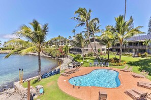 Pool - Snorkel with sea turtles! Ocean Front & Pool! (Lahaina)
