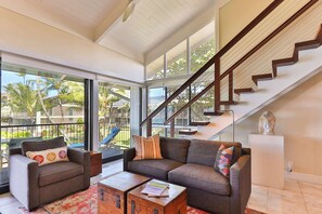 TV, video games, DVD player, books - POOL & OCEAN VIEW | LUXURY | Snorkel With Turtles! (Lahaina)