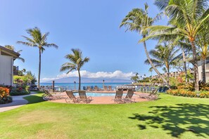 Pool - Luxury, Direct Ocean Front and Pool! 2 King Beds (Lahaina)