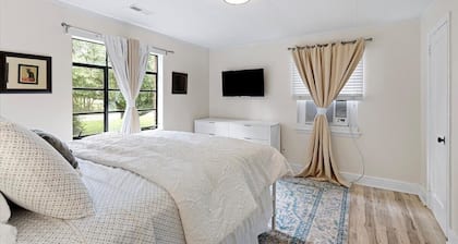 Noda Home w Yard Perfect For Digital Nomads 250 Mbps Fiber!