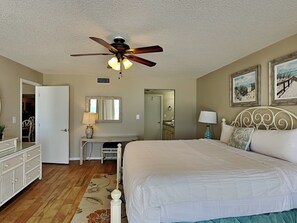Apartamento, varias camas, balcón, vistas al mar (#403 - No Pets) | Servicios del alojamiento