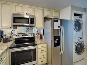 Apartamento, varias camas, balcón, vistas al mar (#403 - No Pets) | Servicios del alojamiento