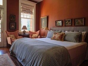 7 bedrooms, iron/ironing board, internet, bed sheets