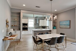 獨棟房屋, 多張床, 庭院 | 私人廚房 | 電冰箱、微波爐、烤箱、爐台