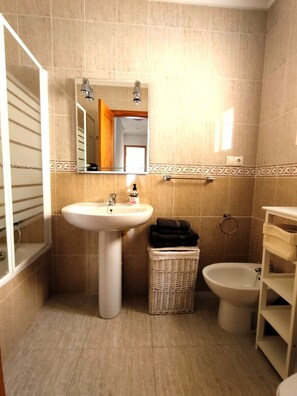 Shower, hair dryer, towels, soap - Precioso Chalet Adosado (Gran Alacant)