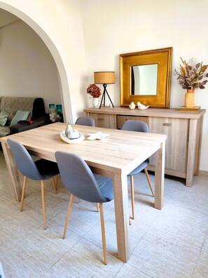 Dining - Precioso Chalet Adosado (Gran Alacant)