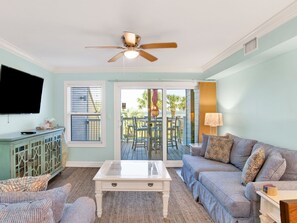 Living area - San Deluna #6 by Southern Vacation Rentals (Pensacola Beach)