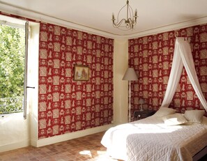 10 bedrooms, in-room safe, desk, iron/ironing board