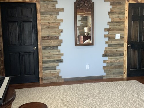 1. Apartment with hot tub and fireplace