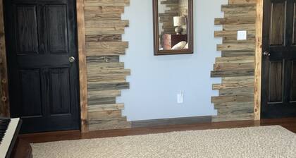 1. Apartment with hot tub and fireplace