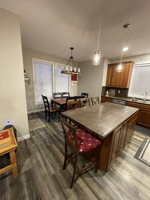 Dining - New, 3 Bedroom Home Centrally Located in Moses Lake with Room for all Your Toys! (Moses Lake)