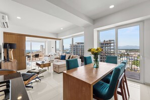 Apartamento superluxo | Área de estar | Smart TV, Netflix, serviços de streaming