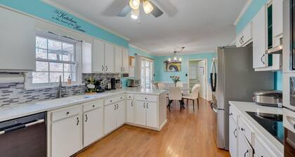 Spacious Estate - Pool, Games, Karaoke, Sleeps 16!