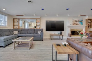 Smart TV, fireplace, video games, table tennis