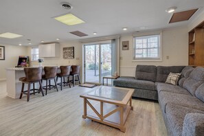 Smart TV, fireplace, video games, table tennis