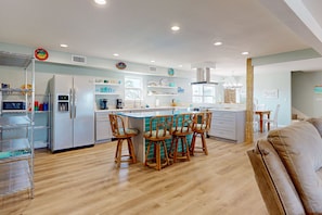 Interior - Wet Bar, Outdoor Games, Gulf Views, Pet Friendly (Port Aransas)